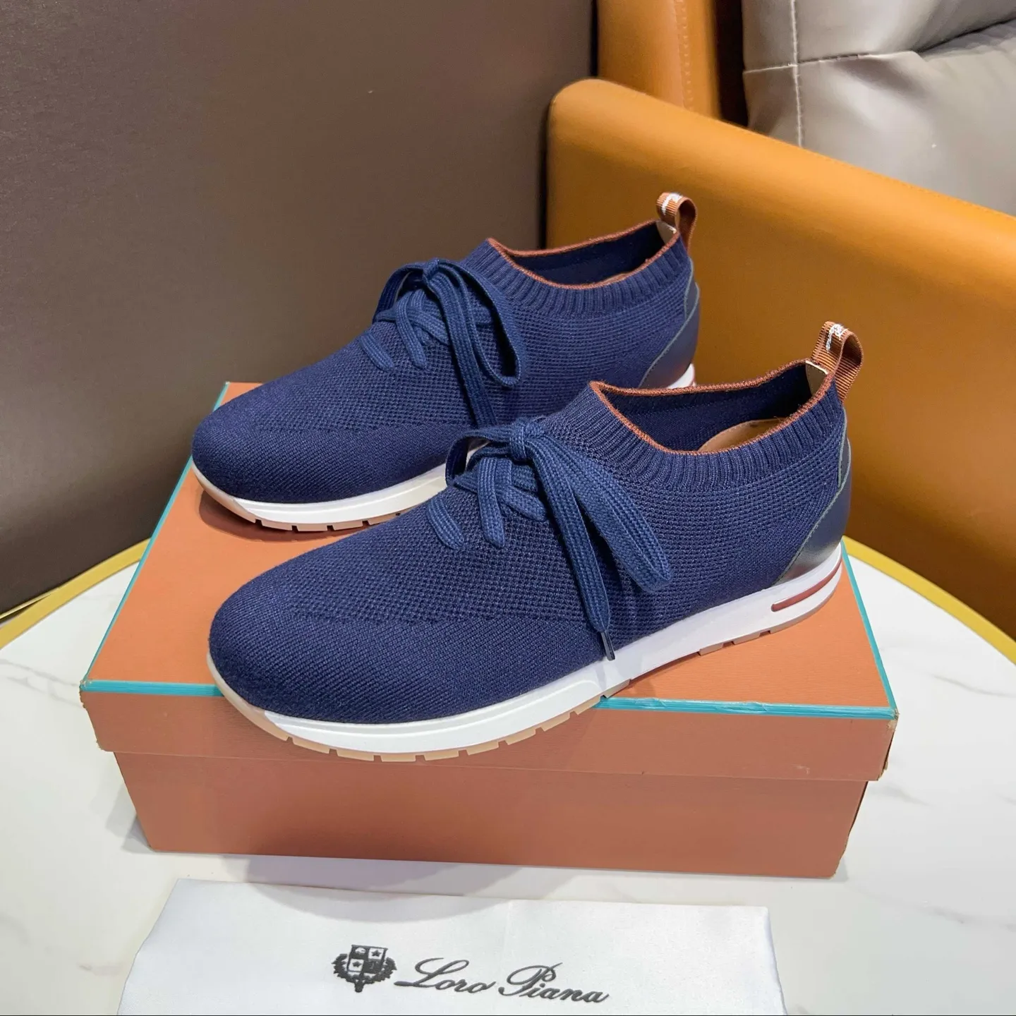 Factory price: 400💰 (loro men's shoes💰iana) New moccasin shoes official website original 1:1 mold opening, original quality💯fine workmanship, high-end luxury☘The upper is made of original waterproof treated breathable fly-woven suede🌴luxury🐂leather lining🍓rubber wear-resistant and non-slip outsole, size 38-44 (size 45 can be customized)